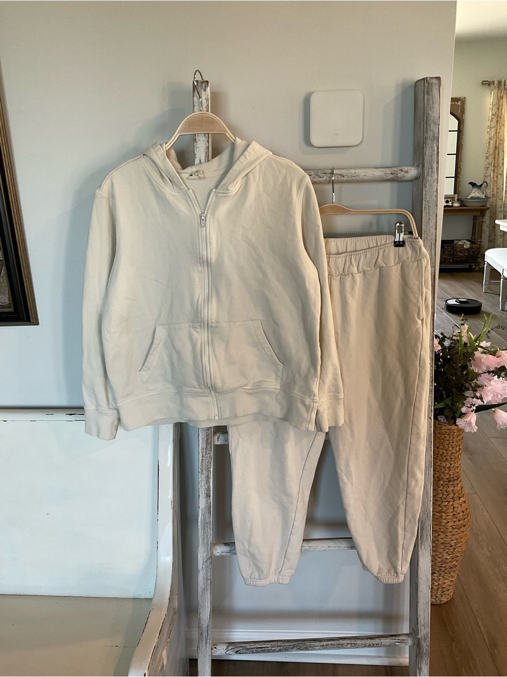 PACT 100% Organic Cotton Cream Matching Sweatset Large Top Medium Bottoms EUC